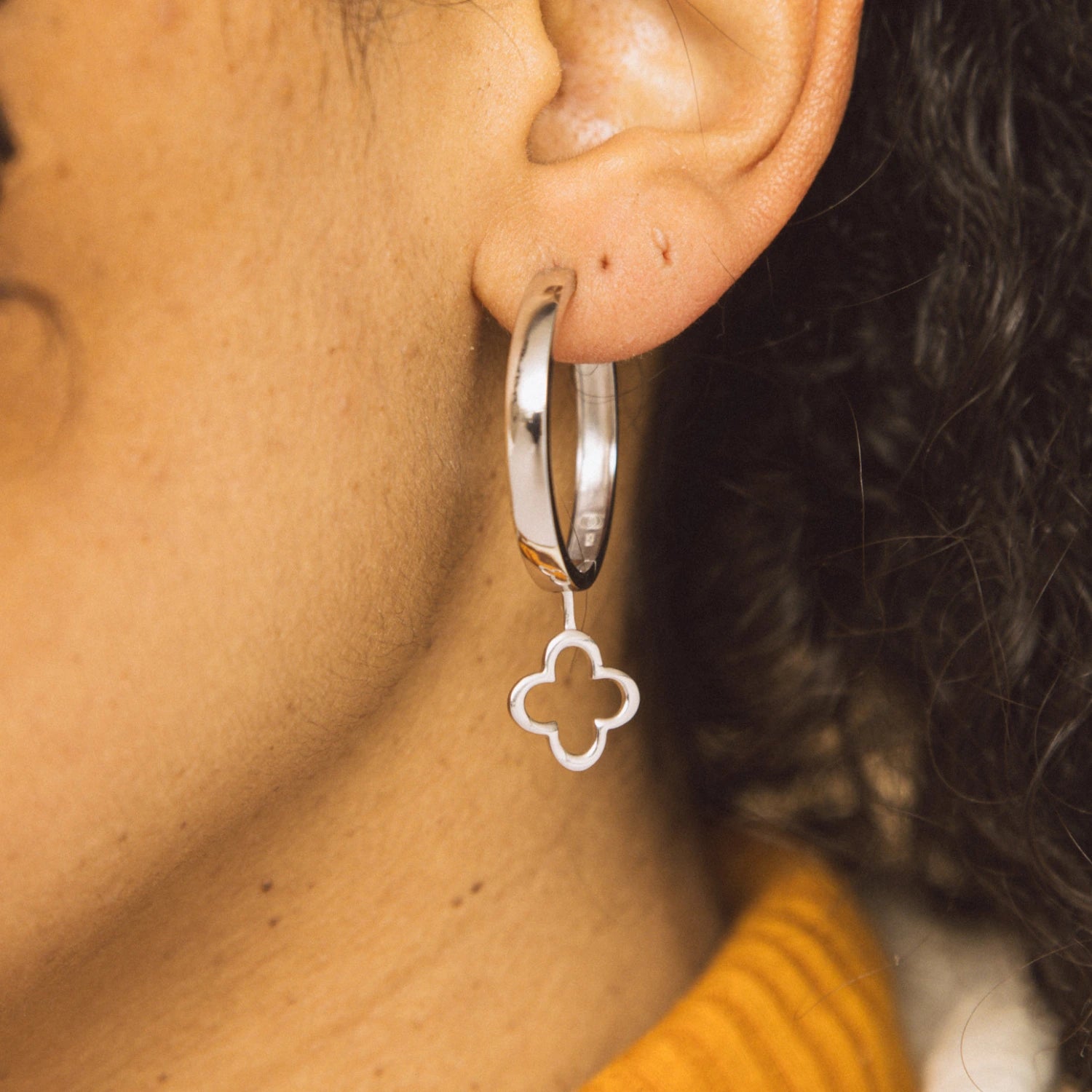 Creole_Ohrring_rosegold_gold_silber_25mm_breit_wandelbar_wechseln_austauschbar_anhaenger_charm_paar_kleeblatt