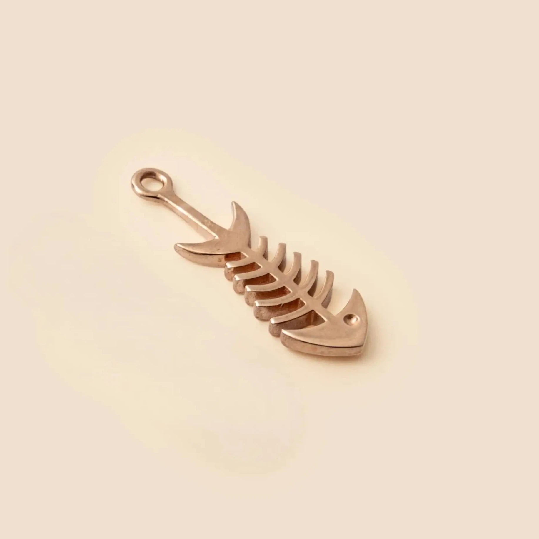 Anhaenger_charm_fisch_fischgraete_wechseln_austauschbar_wandelbar_creole_ohrring_rosegold